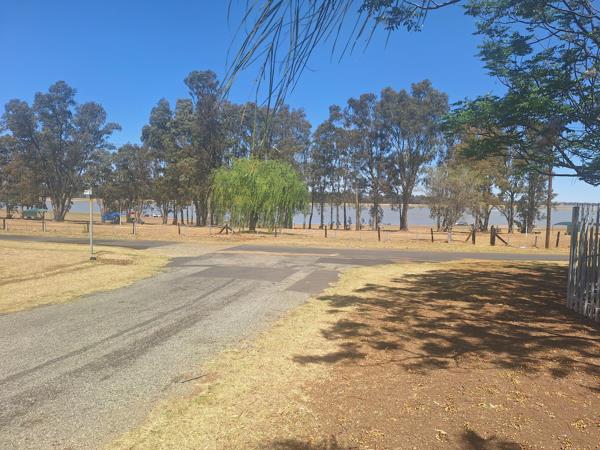 1 000 m² Land