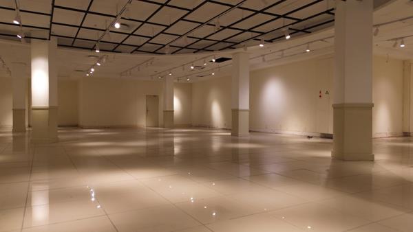 640  m² Retail Space