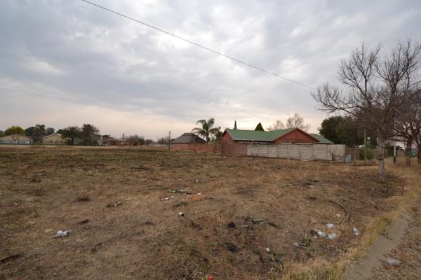 1 090 m² Land
