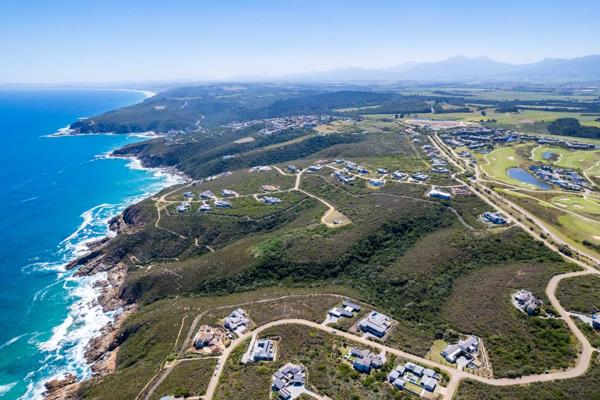 2 300 m² Land