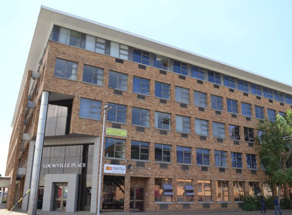 1 043 m² Commercial space