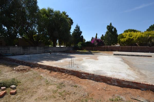 1 038 m² Land