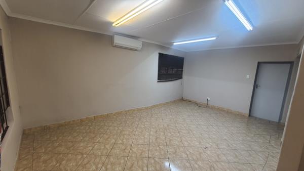 98  m² Office Space