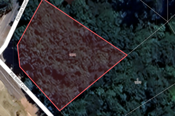 1 350 m² Land