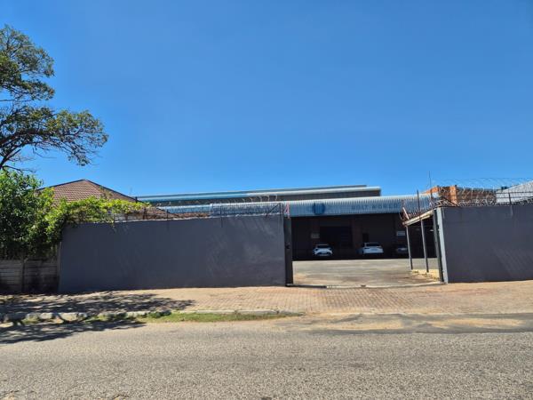 2 000  m² Commercial space