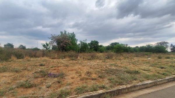 3 220 m² Land