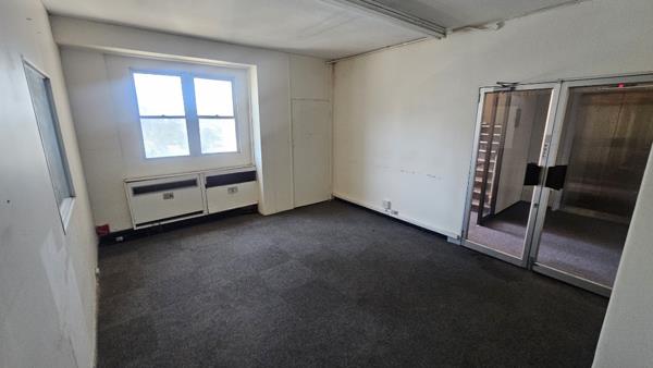 490  m² Office Space