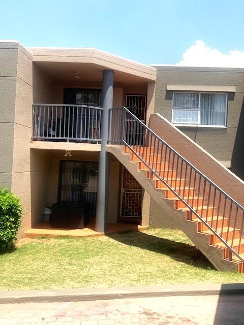 2 Bedroom Apartment in Weltevreden Park