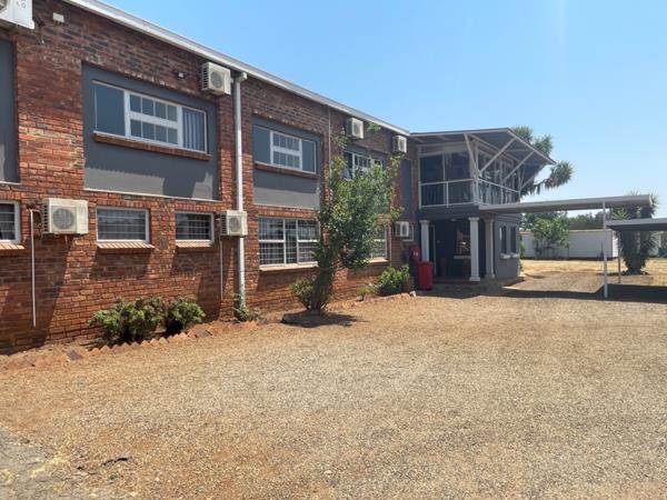 1 090  m² Commercial space