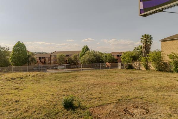 1 743 m² Land