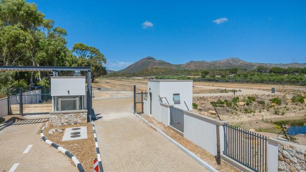 654 m² Land