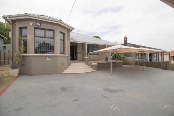 320  m² Commercial space