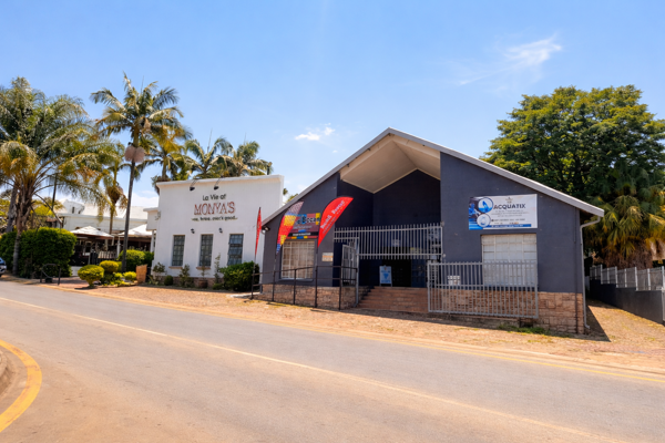 114  m² Commercial space