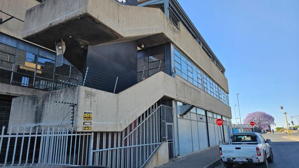 2 490  m² Industrial space