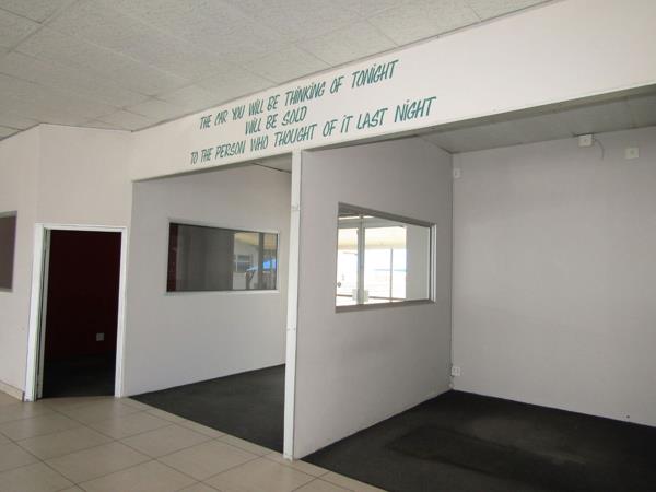 144  m² Commercial space