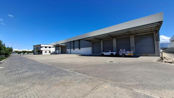 4 889  m² Industrial space