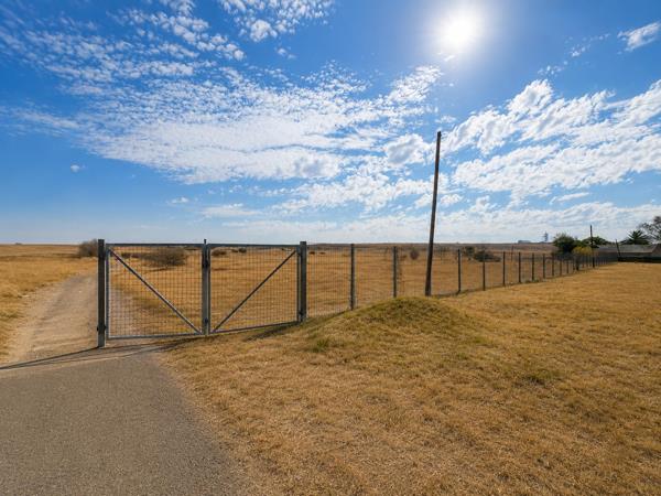 3 047 m² Land