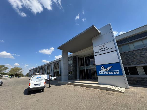 1 023 m² Commercial space