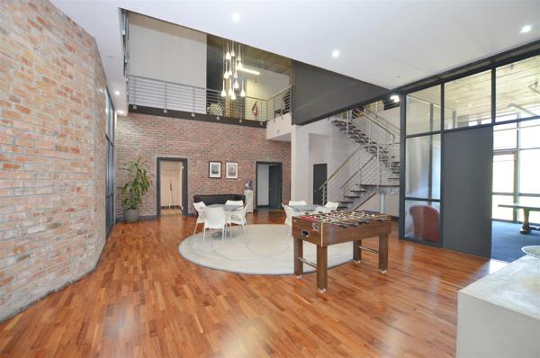 598  m² Office Space