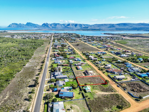 1 487 m² Land