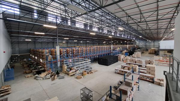 5 600  m² Industrial space