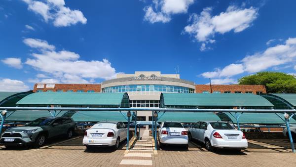 654  m² Commercial space