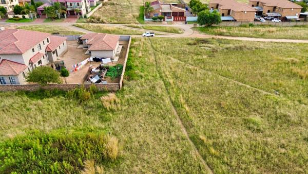 1 318 m² Land