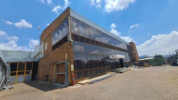 3 700  m² Industrial space