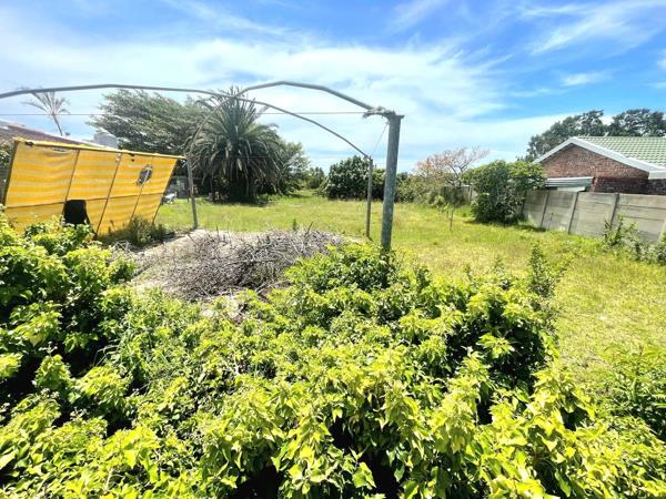 555 m² Land