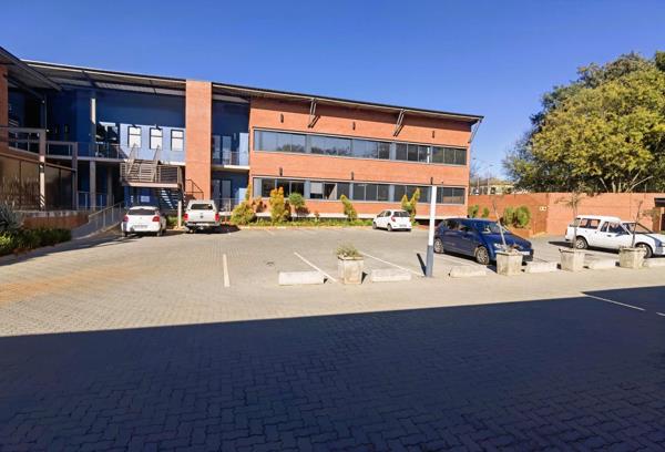 163  m² Commercial space