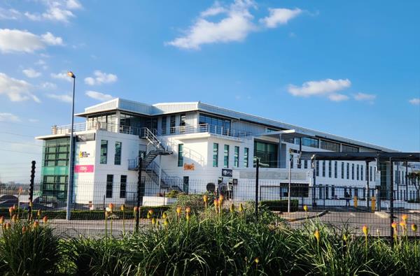 557  m² Commercial space