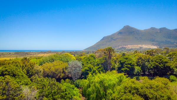 1 100 m² Land