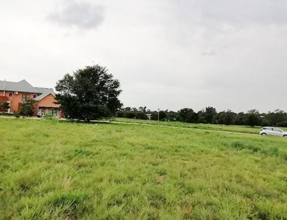 696 m² Land