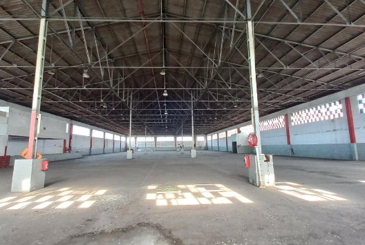 3 700  m² Industrial space