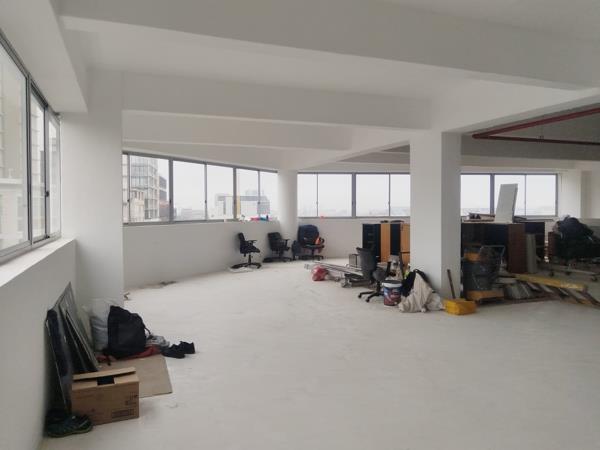 300 m² Office Space