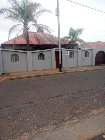 6 Bedroom House