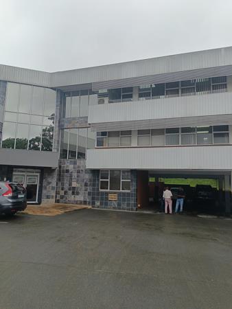 1 600  m² Commercial space