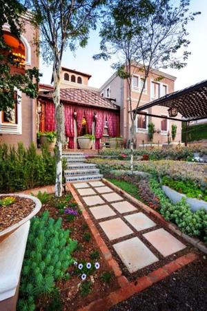 6 Bedroom House