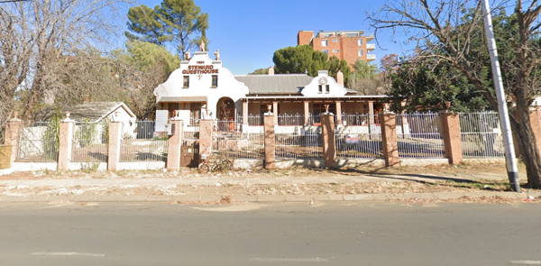 895  m² Commercial space