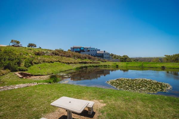 1 002 m² Land