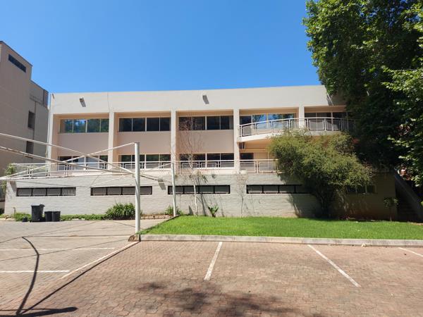 990  m² Commercial space