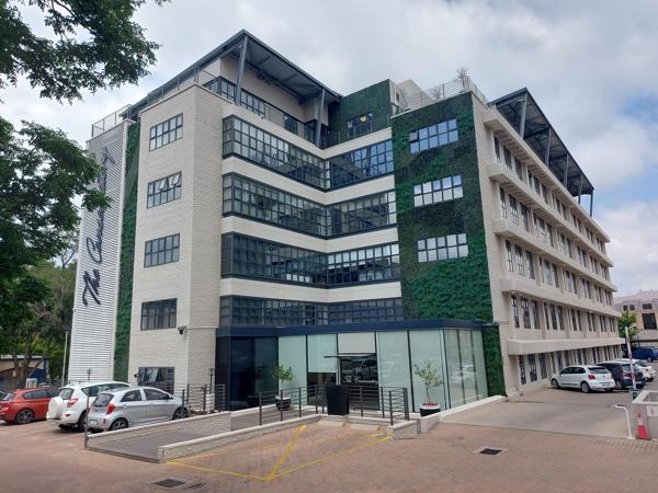 152  m² Commercial space