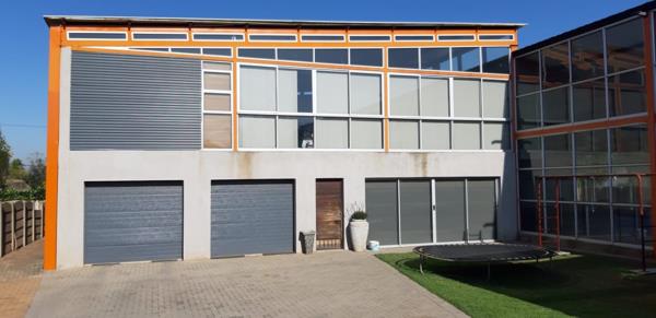 693 m² Commercial space