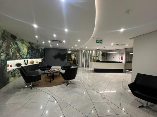 877 m² Commercial space