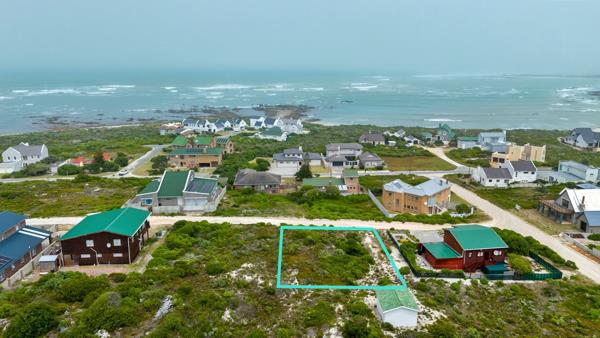 600 m² Land