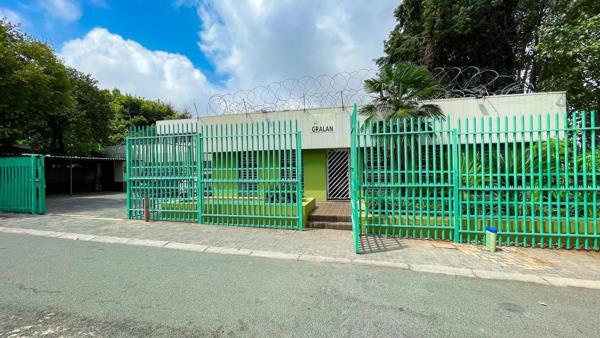 900  m² Commercial space