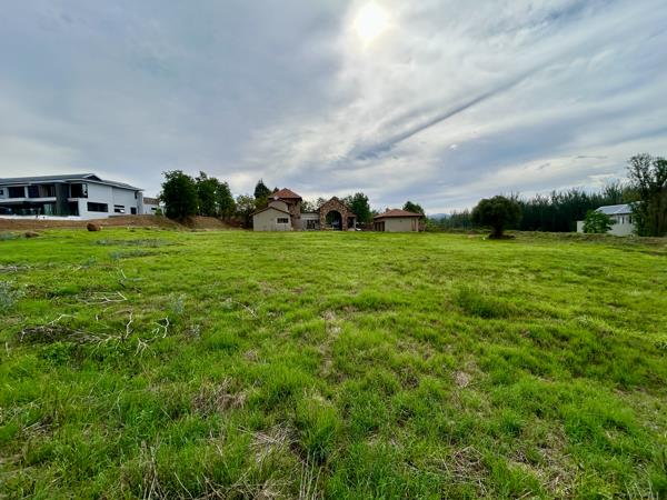 3 136 m² Land