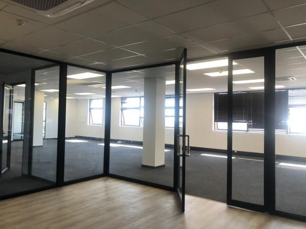 512  m² Commercial space