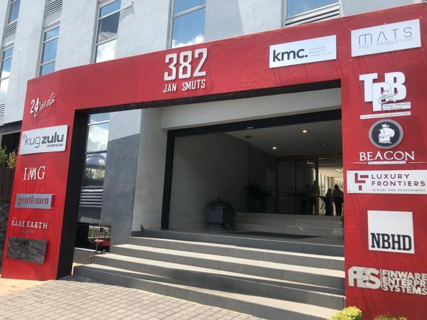 972 m² Commercial space