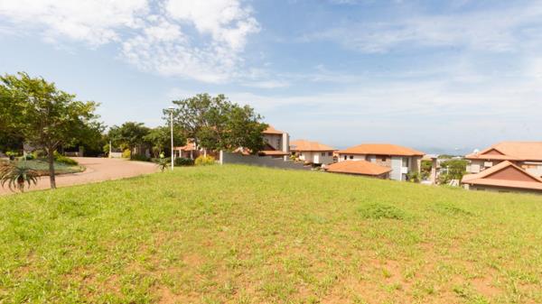 1 075 m² Land